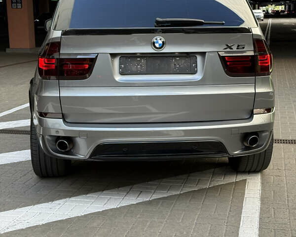 Серый БМВ Х5, объемом двигателя 3 л и пробегом 270 тыс. км за 21000 $, фото 13 на Automoto.ua