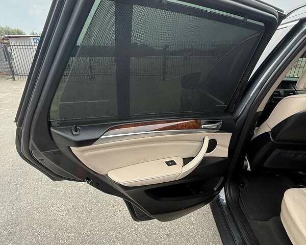 Серый БМВ Х5, объемом двигателя 3 л и пробегом 315 тыс. км за 16500 $, фото 23 на Automoto.ua