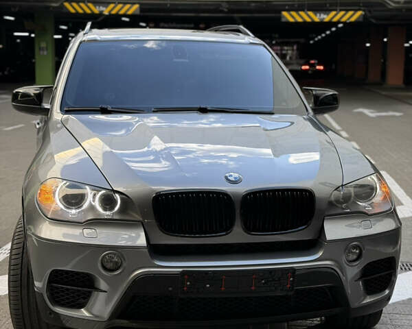 Серый БМВ Х5, объемом двигателя 3 л и пробегом 270 тыс. км за 21000 $, фото 1 на Automoto.ua