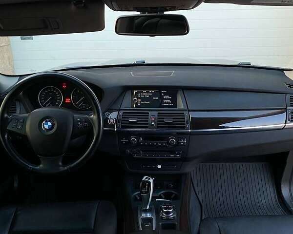 Серый БМВ Х5, объемом двигателя 3 л и пробегом 182 тыс. км за 19000 $, фото 18 на Automoto.ua