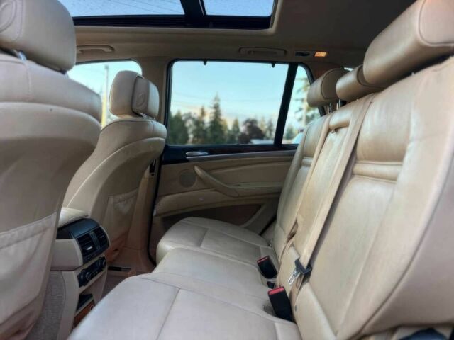 Серый БМВ Х5, объемом двигателя 3 л и пробегом 82 тыс. км за 7800 $, фото 11 на Automoto.ua