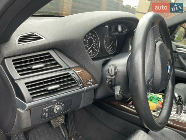 Серый БМВ Х5, объемом двигателя 3 л и пробегом 241 тыс. км за 18500 $, фото 6 на Automoto.ua