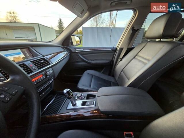 Серый БМВ Х5, объемом двигателя 2.98 л и пробегом 192 тыс. км за 14000 $, фото 49 на Automoto.ua