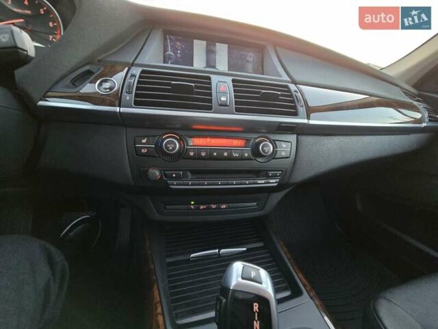 Серый БМВ Х5, объемом двигателя 2.98 л и пробегом 192 тыс. км за 14000 $, фото 3 на Automoto.ua