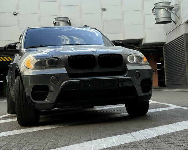 Серый БМВ Х5, объемом двигателя 3 л и пробегом 270 тыс. км за 21000 $, фото 10 на Automoto.ua