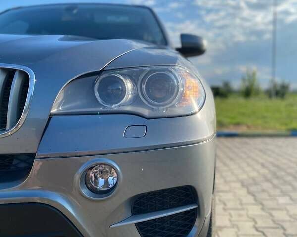 Серый БМВ Х5, объемом двигателя 3 л и пробегом 182 тыс. км за 19000 $, фото 3 на Automoto.ua
