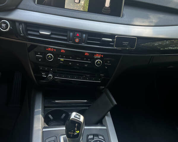 Сірий БМВ Х5, об'ємом двигуна 2 л та пробігом 196 тис. км за 26500 $, фото 13 на Automoto.ua