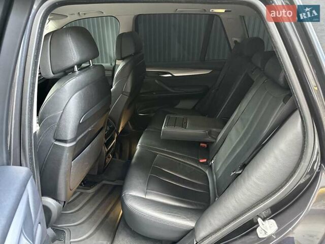 Серый БМВ Х5, объемом двигателя 2 л и пробегом 271 тыс. км за 21950 $, фото 18 на Automoto.ua
