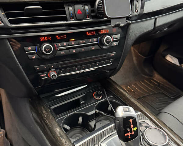 Серый БМВ Х5, объемом двигателя 3 л и пробегом 250 тыс. км за 25000 $, фото 11 на Automoto.ua