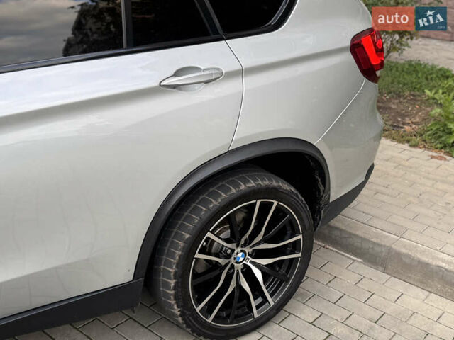 Серый БМВ Х5, объемом двигателя 3 л и пробегом 161 тыс. км за 21990 $, фото 32 на Automoto.ua