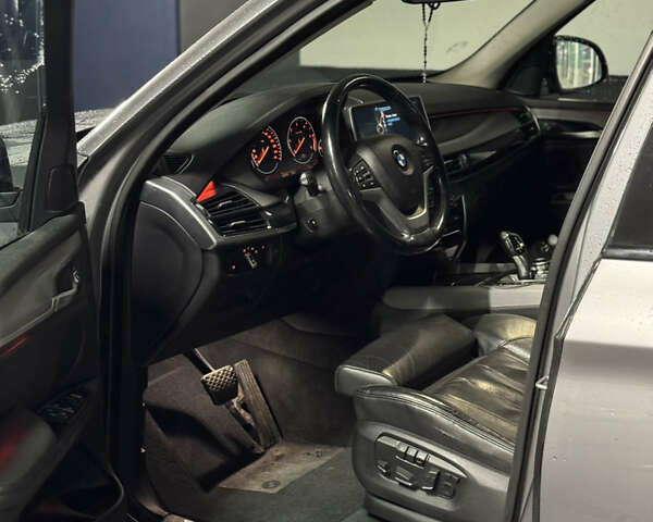 Сірий БМВ Х5, об'ємом двигуна 2.99 л та пробігом 302 тис. км за 27500 $, фото 15 на Automoto.ua