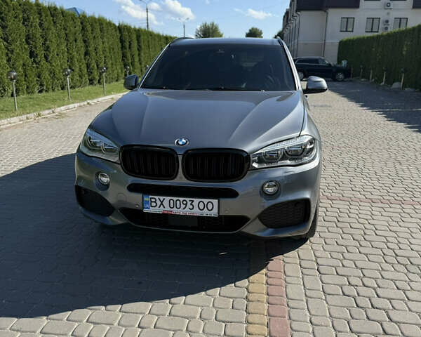 Серый БМВ Х5, объемом двигателя 3 л и пробегом 305 тыс. км за 28000 $, фото 1 на Automoto.ua