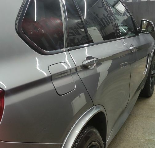 Серый БМВ Х5, объемом двигателя 3 л и пробегом 195 тыс. км за 26000 $, фото 4 на Automoto.ua