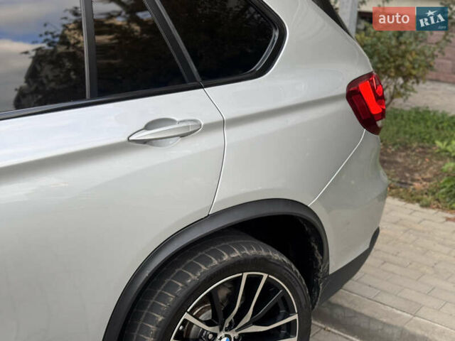 Серый БМВ Х5, объемом двигателя 3 л и пробегом 161 тыс. км за 21990 $, фото 31 на Automoto.ua