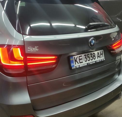 Серый БМВ Х5, объемом двигателя 3 л и пробегом 195 тыс. км за 26000 $, фото 3 на Automoto.ua