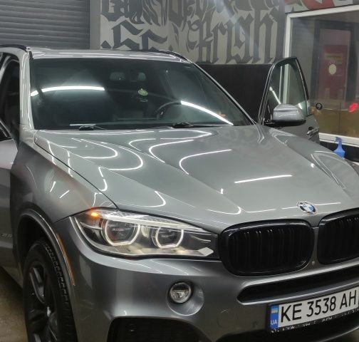 Серый БМВ Х5, объемом двигателя 3 л и пробегом 195 тыс. км за 26000 $, фото 1 на Automoto.ua