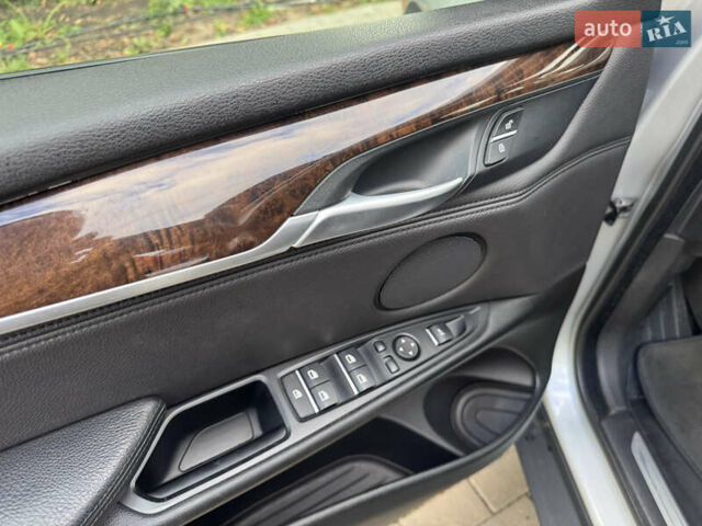 Серый БМВ Х5, объемом двигателя 3 л и пробегом 161 тыс. км за 21990 $, фото 54 на Automoto.ua