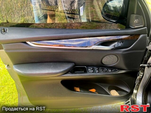 Серый БМВ Х5, объемом двигателя 3 л и пробегом 308 тыс. км за 28000 $, фото 5 на Automoto.ua