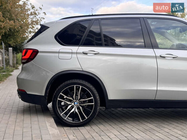 Серый БМВ Х5, объемом двигателя 3 л и пробегом 161 тыс. км за 21990 $, фото 19 на Automoto.ua