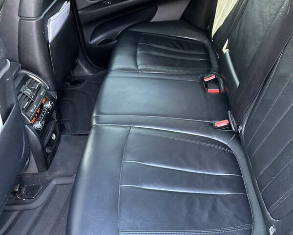 Сірий БМВ Х5, об'ємом двигуна 2.99 л та пробігом 300 тис. км за 25000 $, фото 2 на Automoto.ua