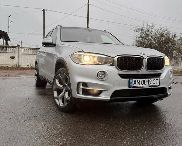 Серый БМВ Х5, объемом двигателя 3 л и пробегом 250 тыс. км за 25000 $, фото 1 на Automoto.ua