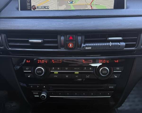 БМВ Х5 2014 в Днепре (Днепропетровске) на Automoto.ua Серый БМВ Х5, объемом двигателя 2.98 л и пробегом 143 тыс. км за 27200 $, фото 8 на Automoto.ua