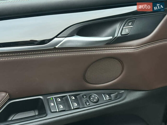 Серый БМВ Х5, объемом двигателя 2.99 л и пробегом 259 тыс. км за 27999 $, фото 10 на Automoto.ua