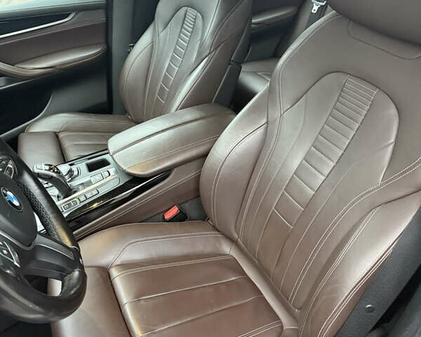 Серый БМВ Х5, объемом двигателя 2.99 л и пробегом 259 тыс. км за 27999 $, фото 12 на Automoto.ua