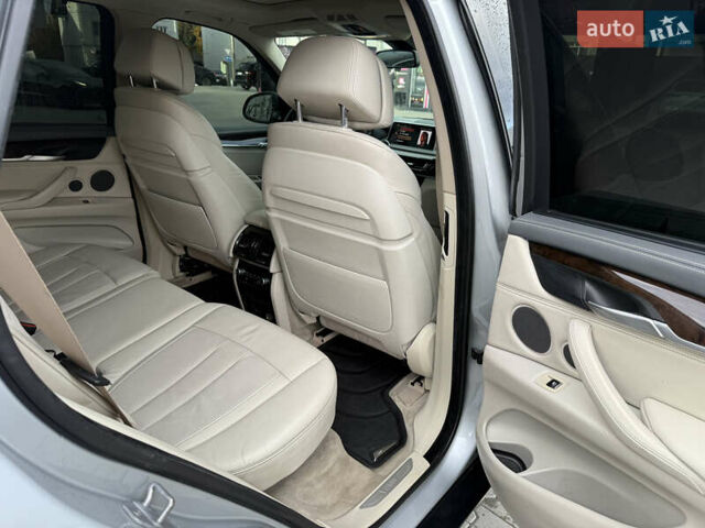 Серый БМВ Х5, объемом двигателя 2.98 л и пробегом 350 тыс. км за 16800 $, фото 12 на Automoto.ua