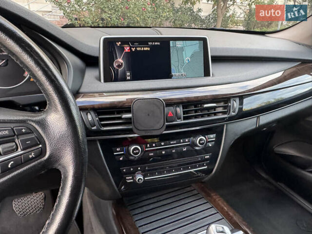 Серый БМВ Х5, объемом двигателя 3 л и пробегом 161 тыс. км за 21990 $, фото 60 на Automoto.ua