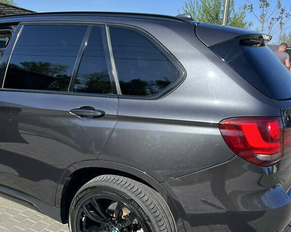 Серый БМВ Х5, объемом двигателя 3 л и пробегом 98 тыс. км за 27400 $, фото 4 на Automoto.ua