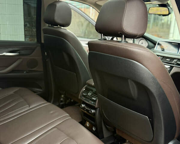 Серый БМВ Х5, объемом двигателя 3 л и пробегом 294 тыс. км за 22100 $, фото 23 на Automoto.ua