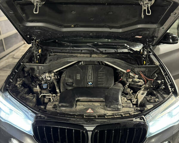 Сірий БМВ Х5, об'ємом двигуна 2.99 л та пробігом 302 тис. км за 27500 $, фото 33 на Automoto.ua