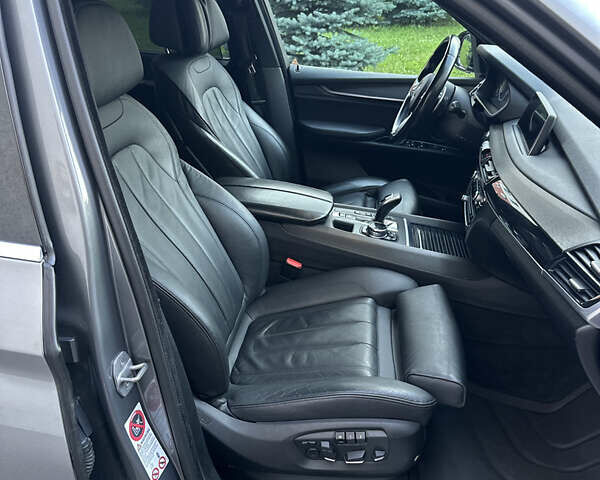 Серый БМВ Х5, объемом двигателя 2.99 л и пробегом 256 тыс. км за 30500 $, фото 57 на Automoto.ua