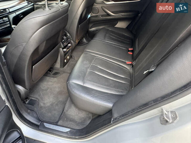 Серый БМВ Х5, объемом двигателя 3 л и пробегом 161 тыс. км за 21990 $, фото 65 на Automoto.ua