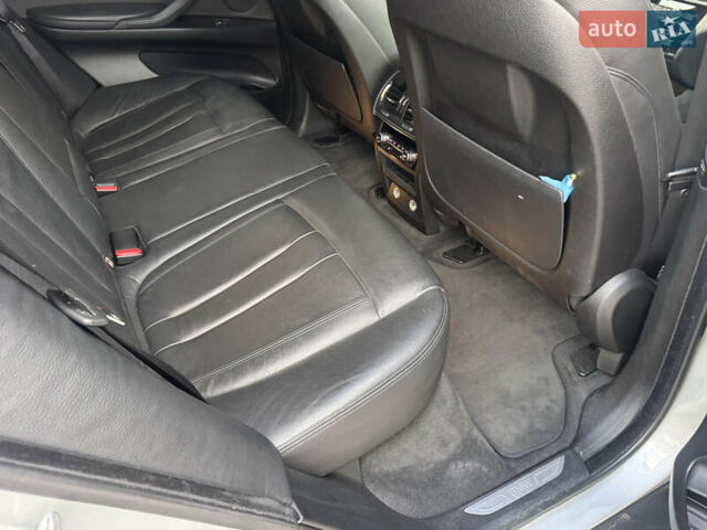 Серый БМВ Х5, объемом двигателя 3 л и пробегом 161 тыс. км за 21990 $, фото 69 на Automoto.ua
