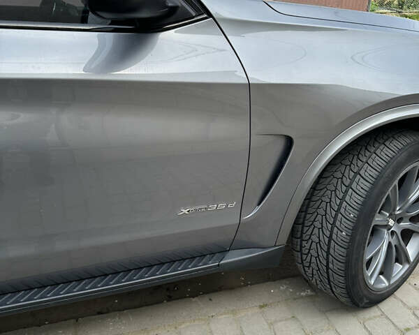 Серый БМВ Х5, объемом двигателя 2.99 л и пробегом 245 тыс. км за 24400 $, фото 7 на Automoto.ua