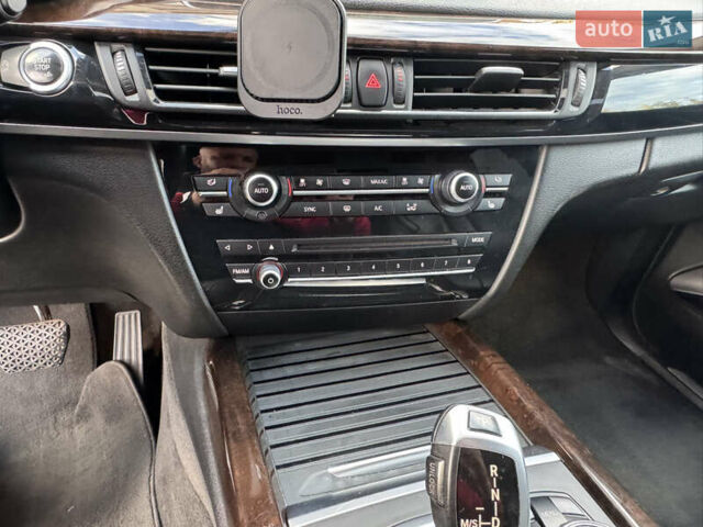 Серый БМВ Х5, объемом двигателя 3 л и пробегом 161 тыс. км за 21990 $, фото 62 на Automoto.ua