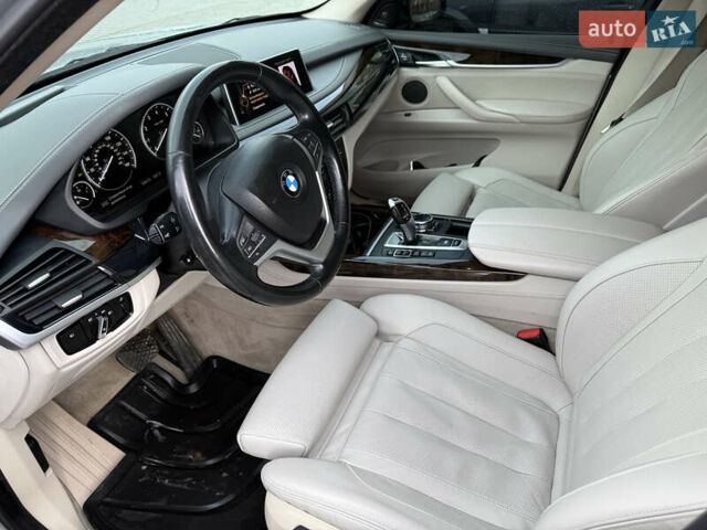 Серый БМВ Х5, объемом двигателя 2.98 л и пробегом 350 тыс. км за 16800 $, фото 5 на Automoto.ua