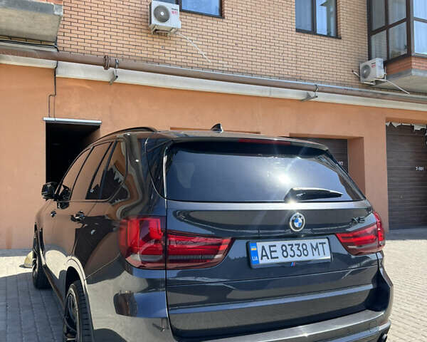 Серый БМВ Х5, объемом двигателя 3 л и пробегом 98 тыс. км за 27400 $, фото 6 на Automoto.ua