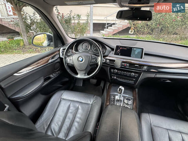 Серый БМВ Х5, объемом двигателя 3 л и пробегом 161 тыс. км за 21990 $, фото 77 на Automoto.ua