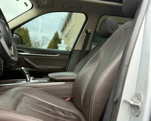 Серый БМВ Х5, объемом двигателя 3 л и пробегом 294 тыс. км за 22100 $, фото 18 на Automoto.ua