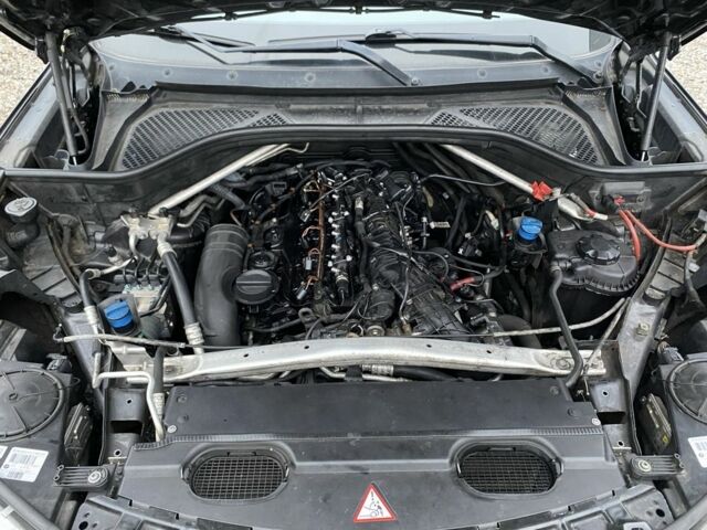 Серый БМВ Х5, объемом двигателя 3 л и пробегом 340 тыс. км за 15000 $, фото 5 на Automoto.ua