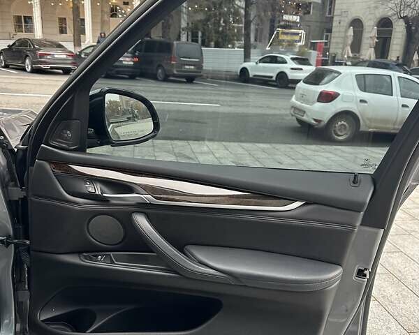 Серый БМВ Х5, объемом двигателя 2.98 л и пробегом 164 тыс. км за 25500 $, фото 92 на Automoto.ua