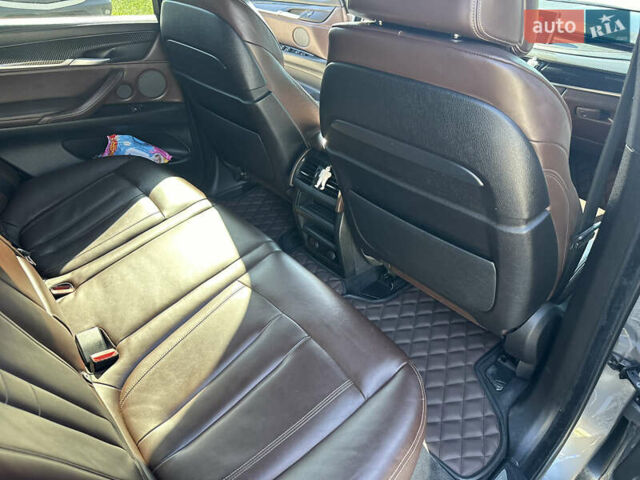Серый БМВ Х5, объемом двигателя 3 л и пробегом 290 тыс. км за 29500 $, фото 19 на Automoto.ua