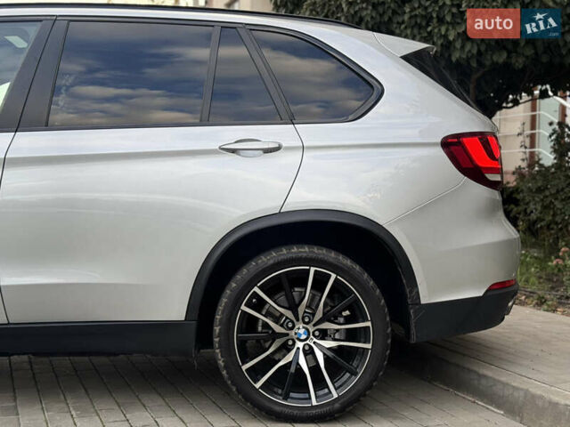 Серый БМВ Х5, объемом двигателя 3 л и пробегом 161 тыс. км за 21990 $, фото 28 на Automoto.ua