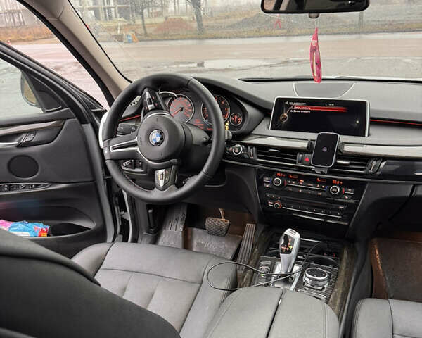 Серый БМВ Х5, объемом двигателя 3 л и пробегом 250 тыс. км за 25000 $, фото 13 на Automoto.ua