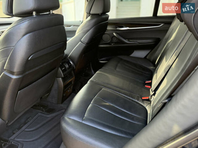 Сірий БМВ Х5, об'ємом двигуна 2 л та пробігом 180 тис. км за 25800 $, фото 35 на Automoto.ua