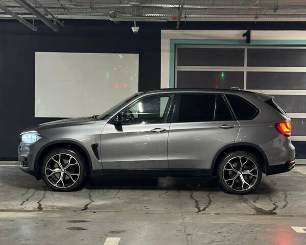 Сірий БМВ Х5, об'ємом двигуна 2.99 л та пробігом 302 тис. км за 27500 $, фото 7 на Automoto.ua