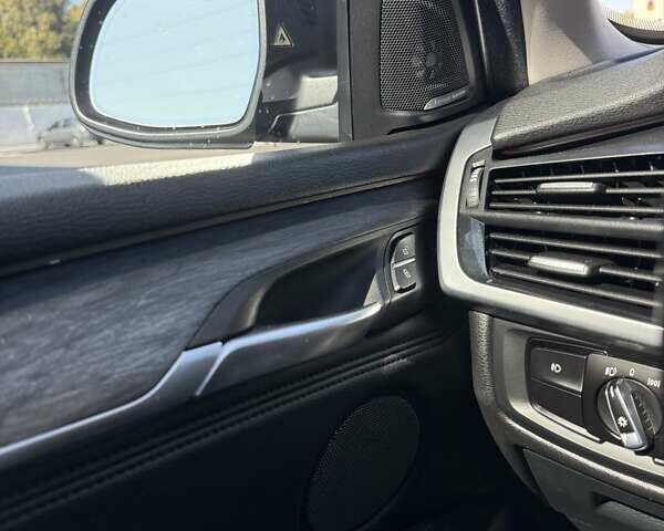 БМВ Х5 2014 в Днепре (Днепропетровске) на Automoto.ua Серый БМВ Х5, объемом двигателя 2.98 л и пробегом 143 тыс. км за 27200 $, фото 12 на Automoto.ua